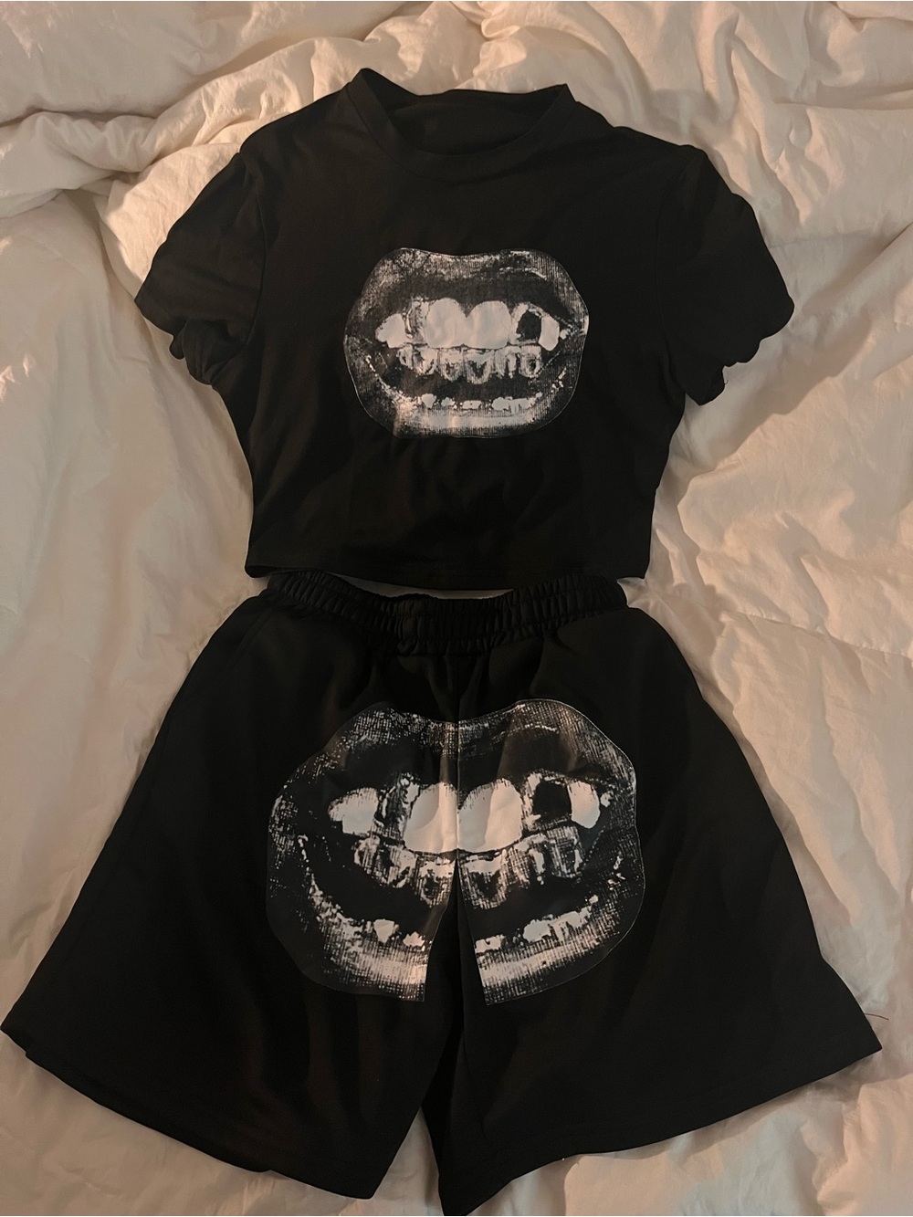 SHEIN Black Graphic Lip Print Women’s Shorts Set